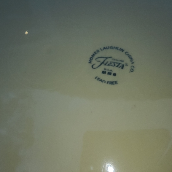 Fiesta Tab Handled Cake Plate, Yellow *** - Picture 2 of 3